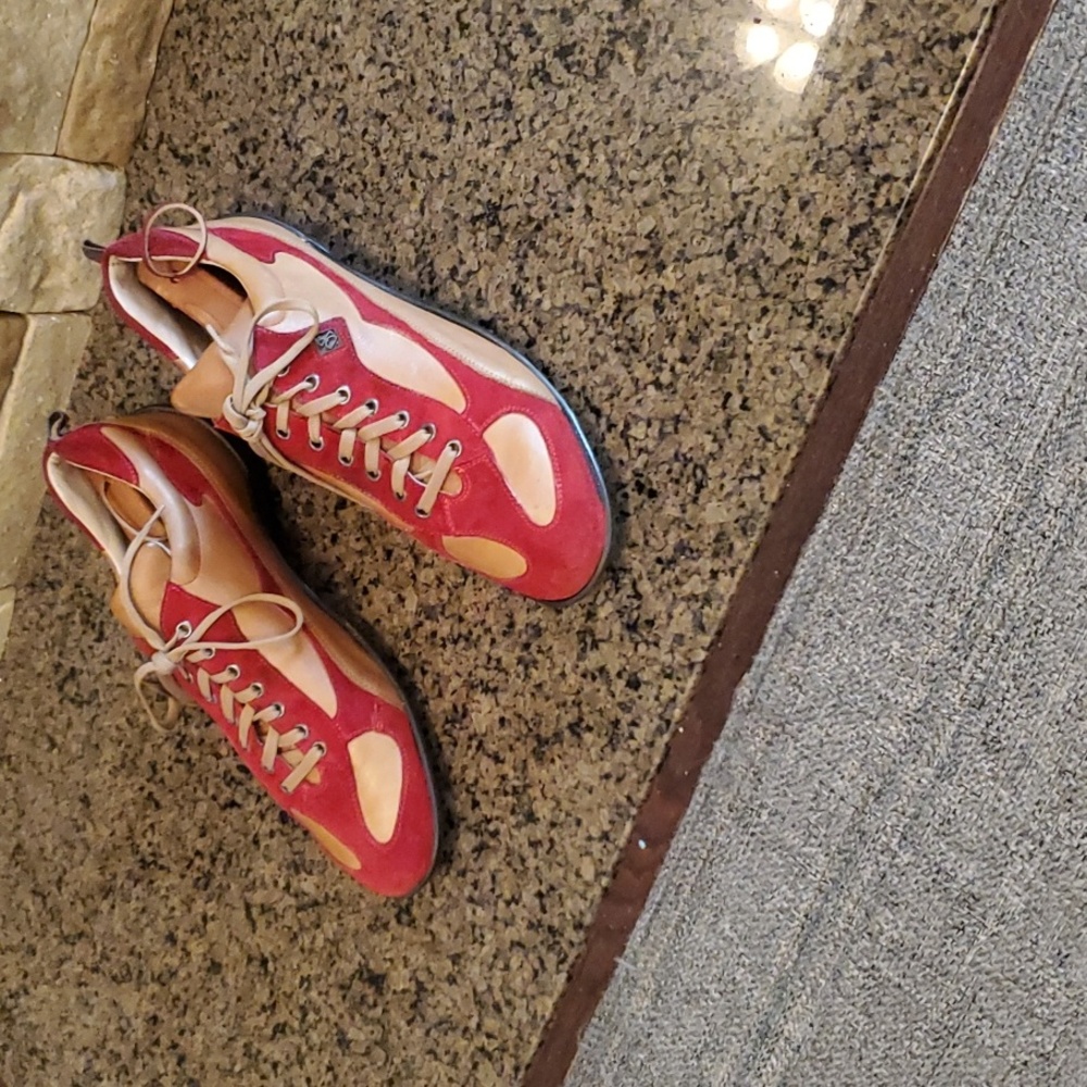 Stylish Red and Tan Men's Sneakers - Picture 11 of 16
